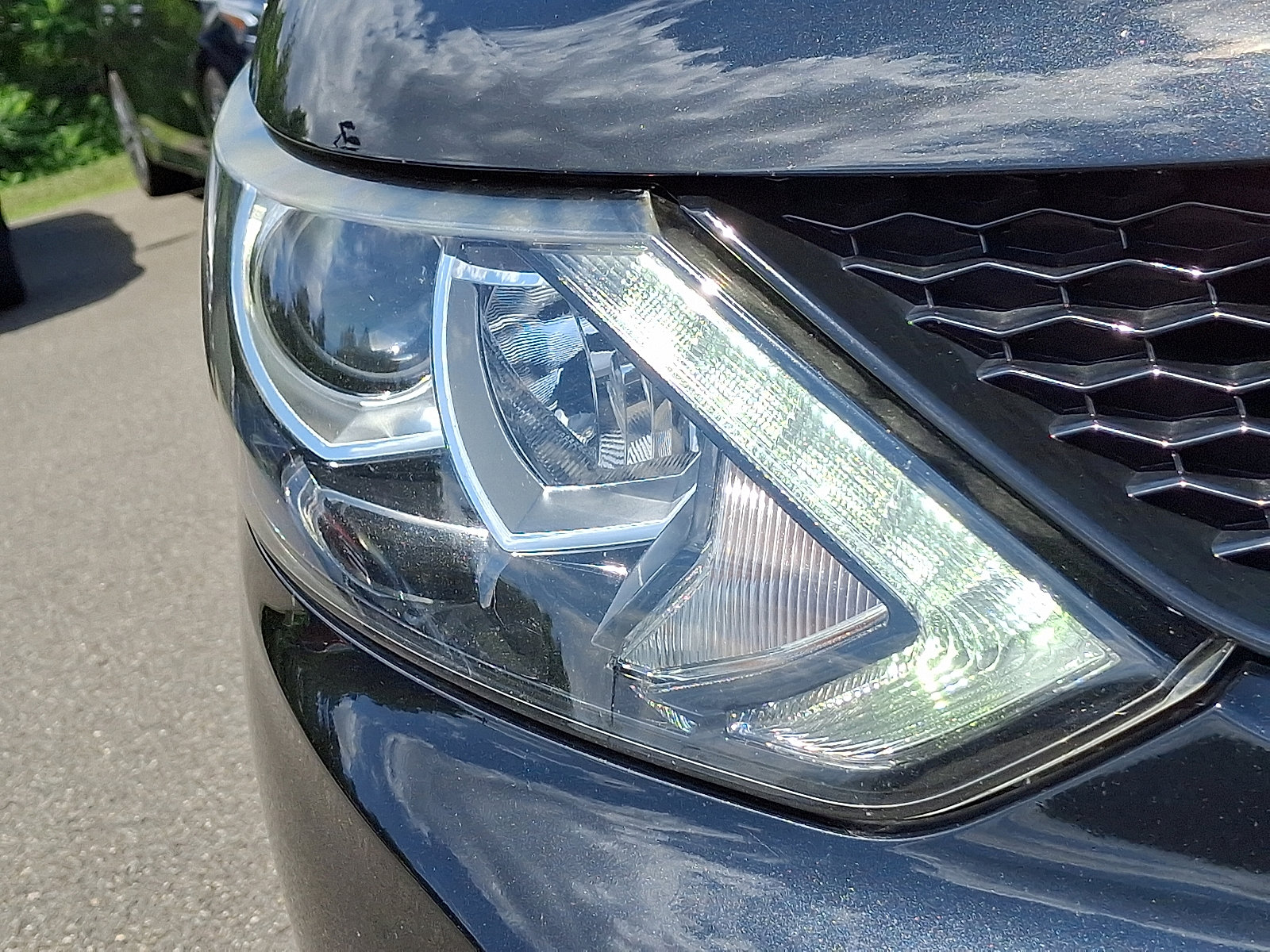 Used 2019 Nissan Rogue Sport SV w/ Technology Package image 9