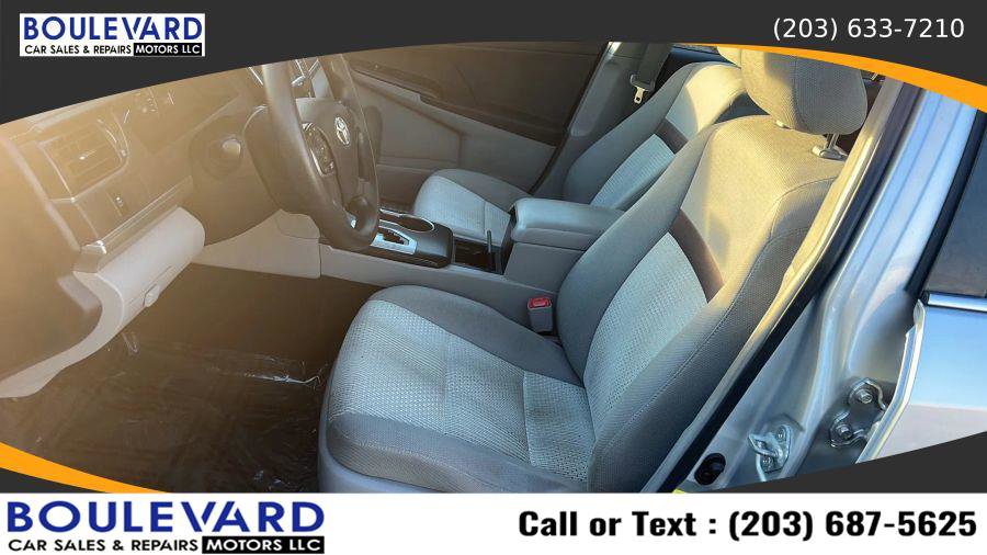 Used 2012 Toyota Camry L image 12