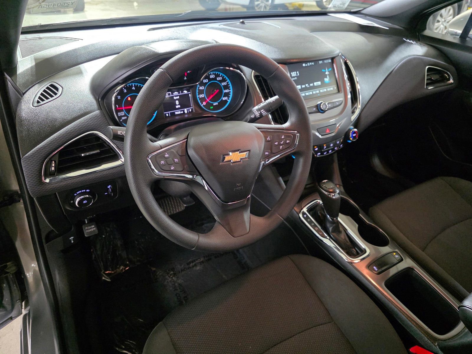 Used 2018 Chevrolet Cruze LT w/ Convenience Package image 24