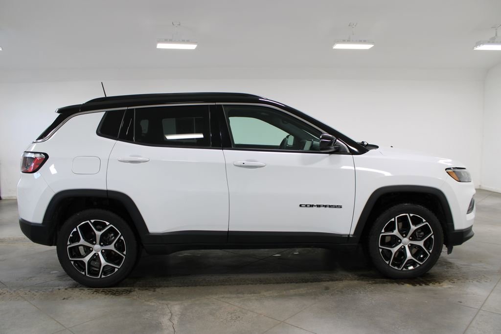 Used 2024 Jeep Compass Limited image 11