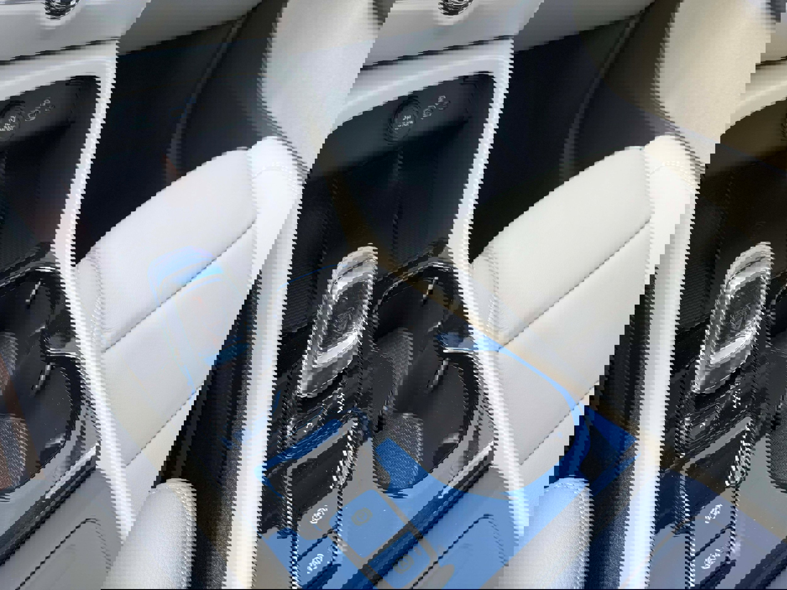 New 2026 Volvo XC40 B5 Plus w/ Protection Package Premier image 24