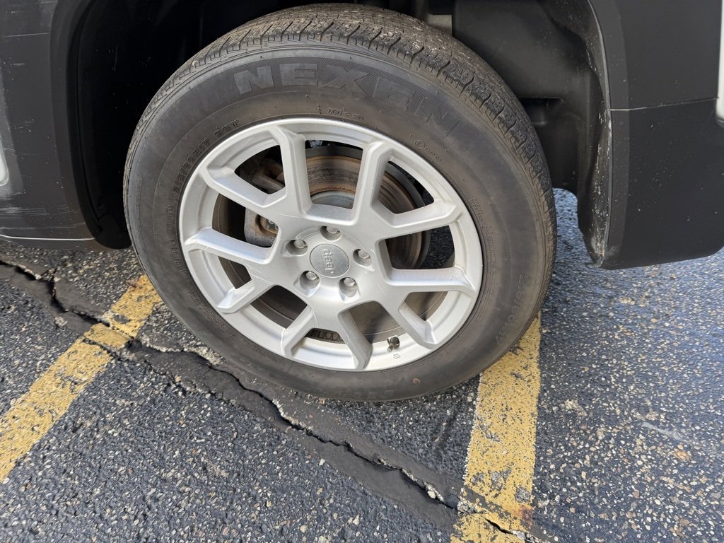 Used 2020 Jeep Renegade Latitude image 28