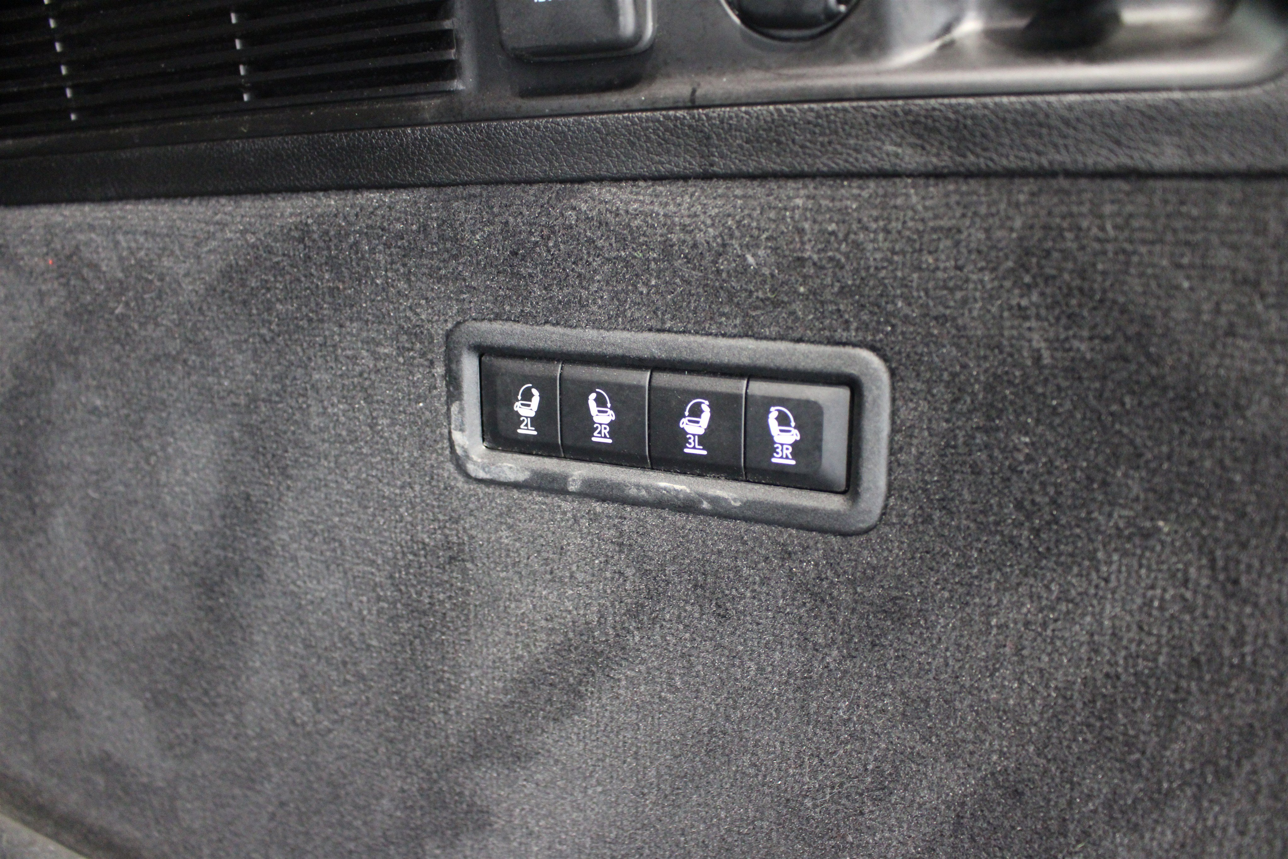 Used 2023 Jeep Grand Wagoneer Series III AWD/4WD image 31