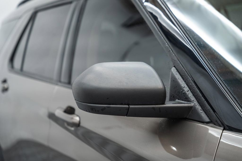 Certified 2021 Ford Explorer XLT w/ Equipment Group 202A image 17