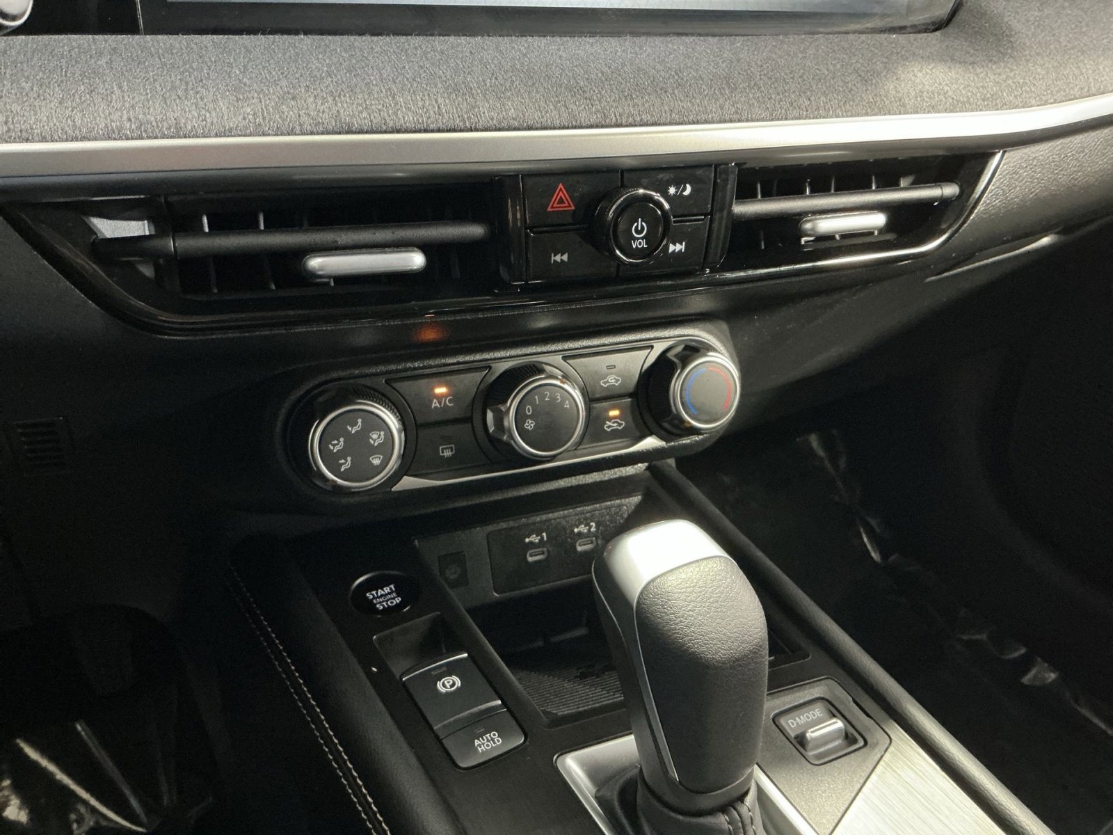 Used 2025 Nissan Kicks SV image 28