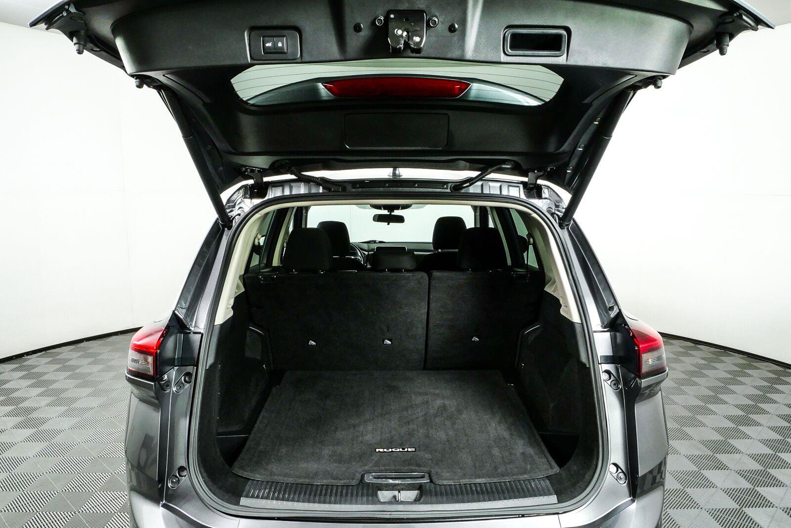 Used 2024 Nissan Rogue SV AWD/4WD image 29