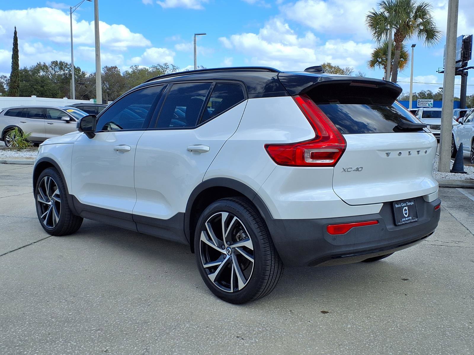 Used 2022 Volvo XC40 T5 R-Design w/ Advanced Package image 5