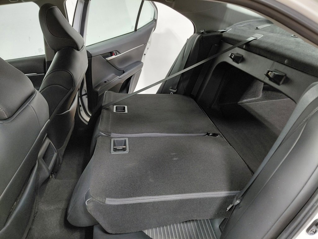 Used 2023 Toyota Camry SE image 6