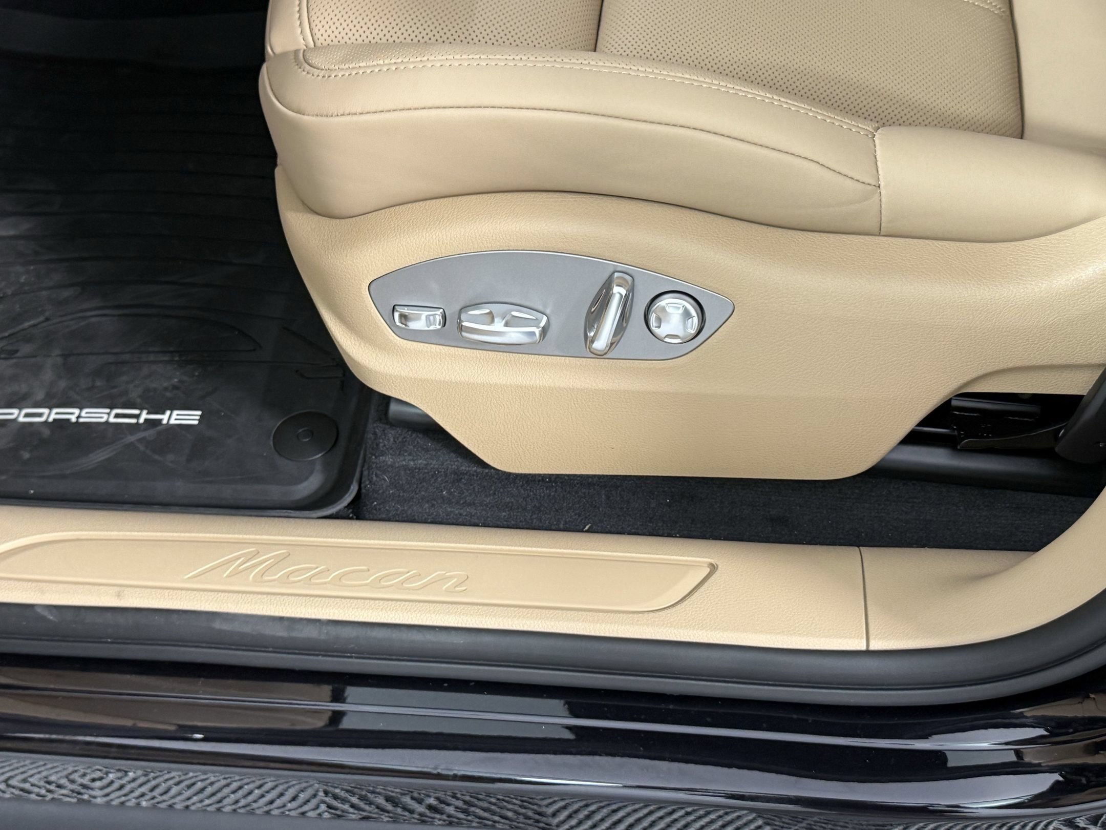 Certified 2026 Porsche Macan AWD/4WD image 15