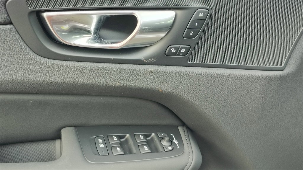 New 2026 Volvo XC60 B5 Core w/ Protection Package Premier image 9