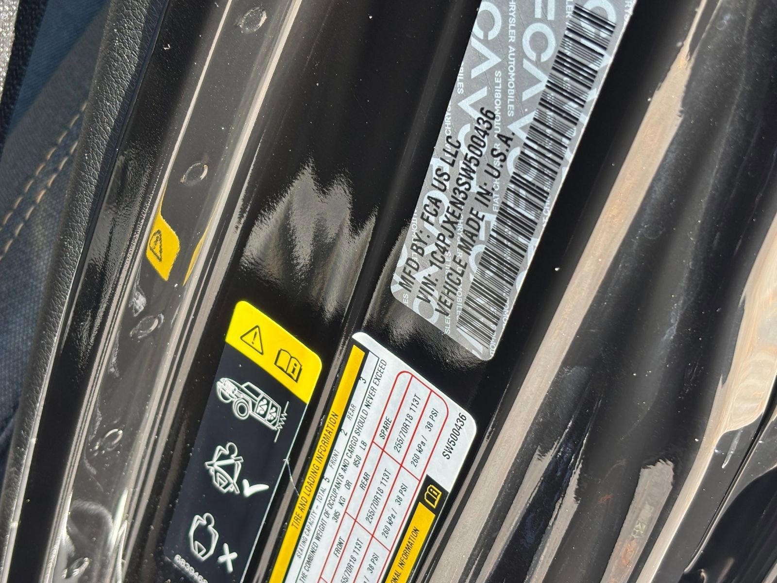 Used 2025 Jeep Wrangler Sahara image 29