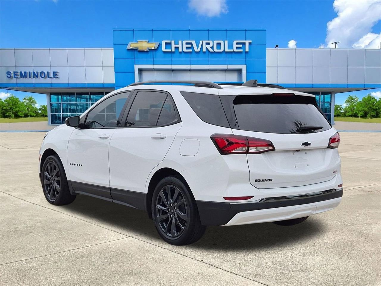 Used 2023 Chevrolet Equinox RS FWD image 3
