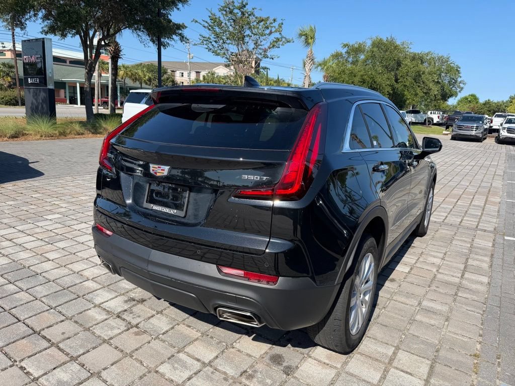 Used 2023 Cadillac XT4 Luxury w/ Cold Weather Package FWD image 6