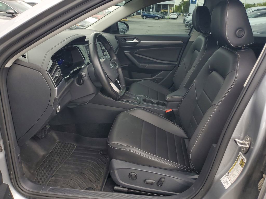 Used 2023 Volkswagen Jetta SE FWD image 12
