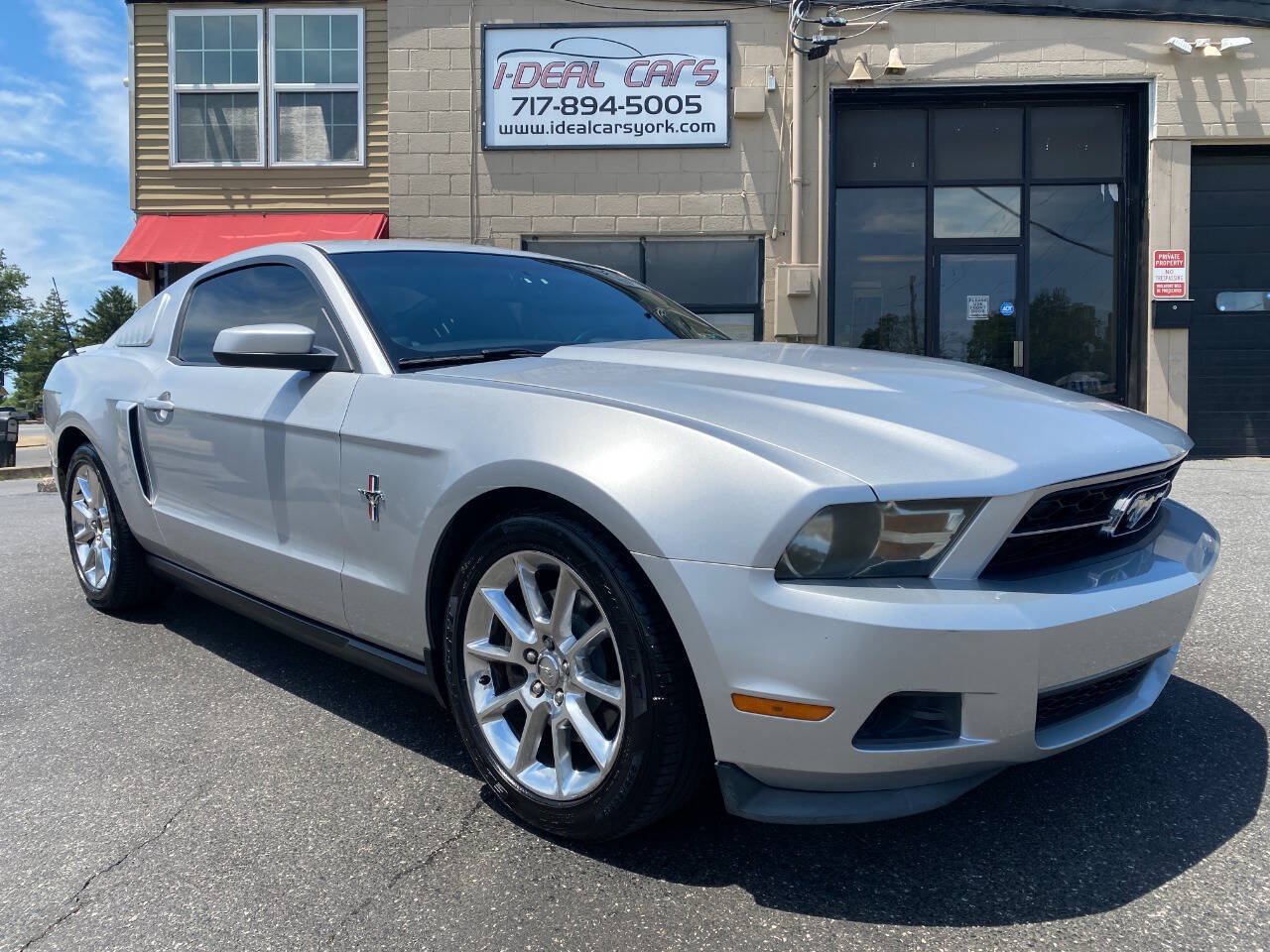 Used 2011 Ford Mustang Premium w/ 202A Rapid Spec Order Code RWD image 28