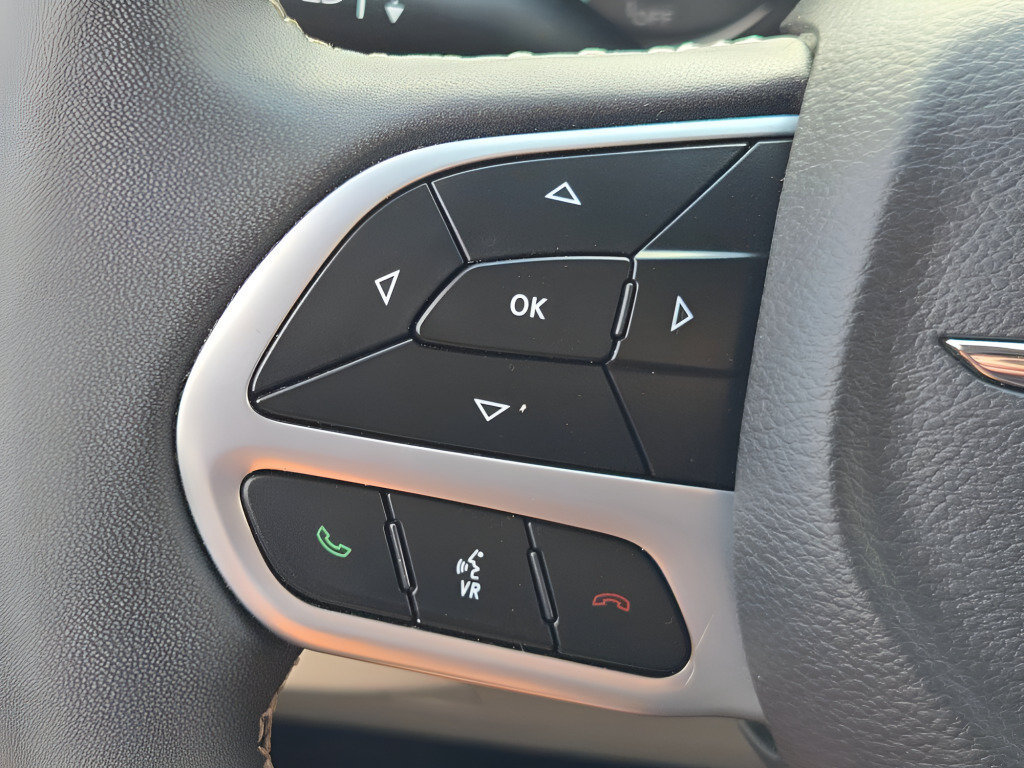 Used 2023 Chrysler Pacifica Touring-L FWD image 33