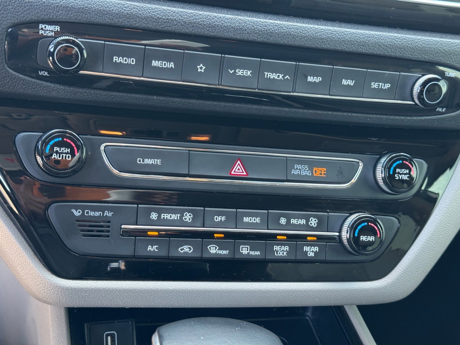 Used 2019 Kia Sedona SX image 29