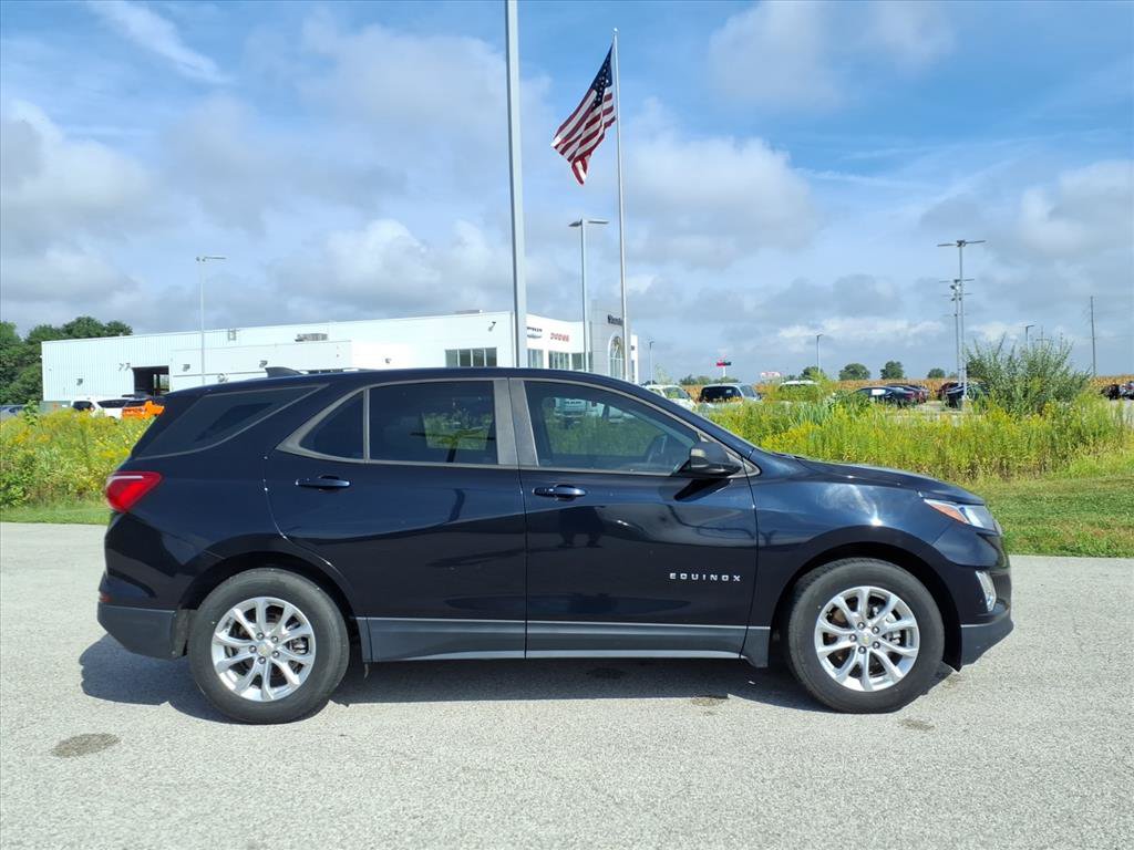 Used 2021 Chevrolet Equinox LS FWD image 2