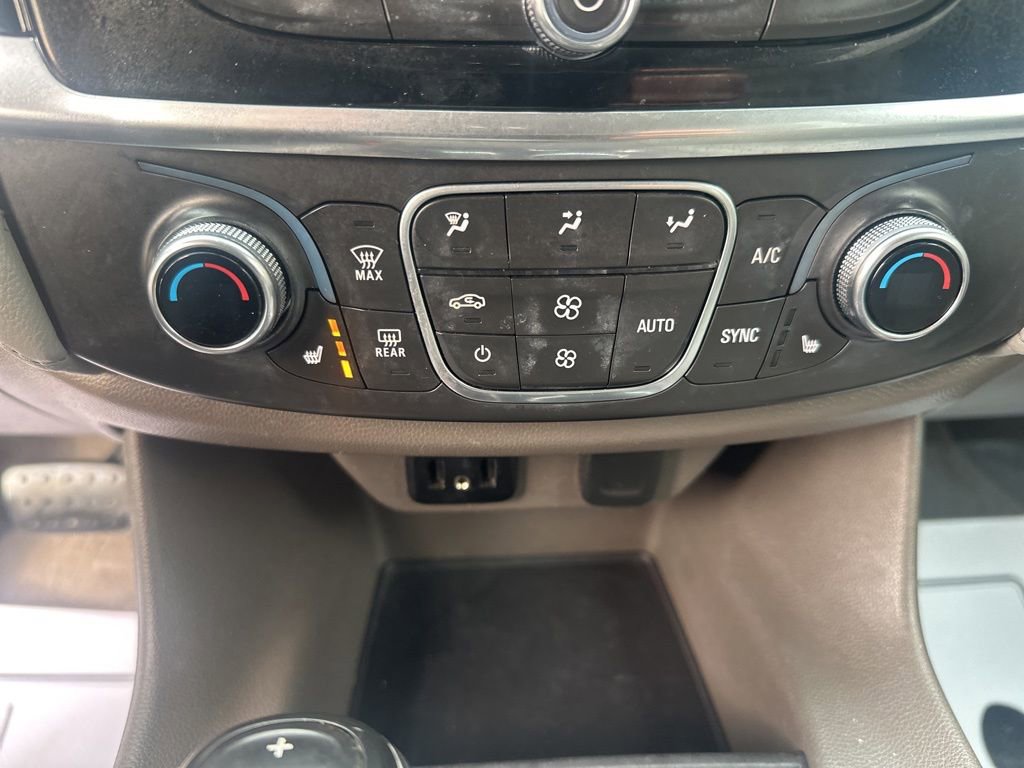 Used 2019 Chevrolet Traverse LT image 16