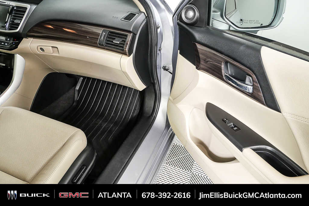 Used 2017 Honda Accord Touring image 25