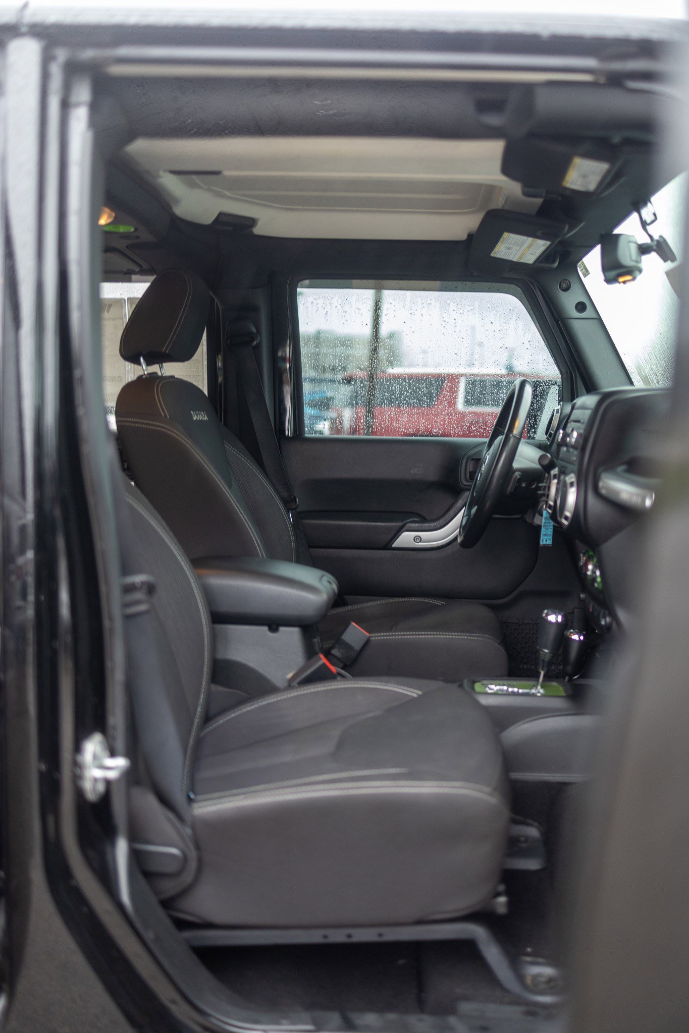 Used 2017 Jeep Wrangler Unlimited Sahara w/ Connectivity Group image 19