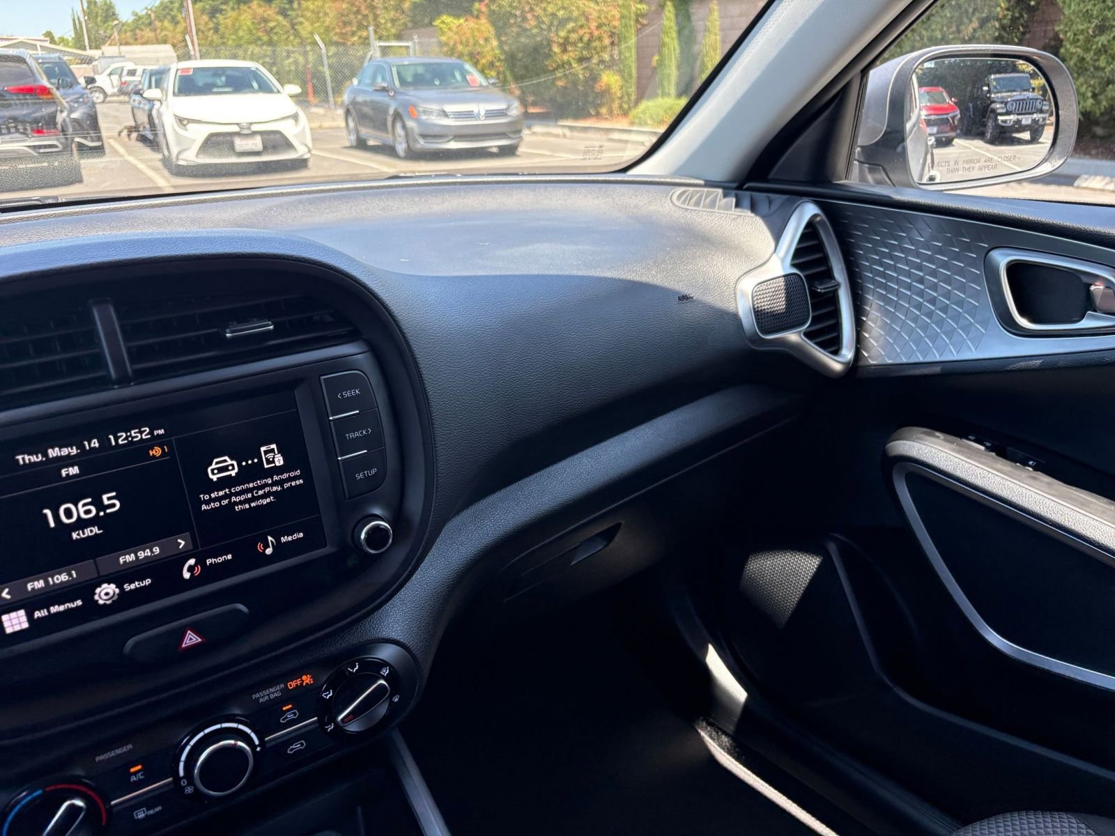 Used 2025 Kia Soul LX w/ LX Technology Package FWD image 33
