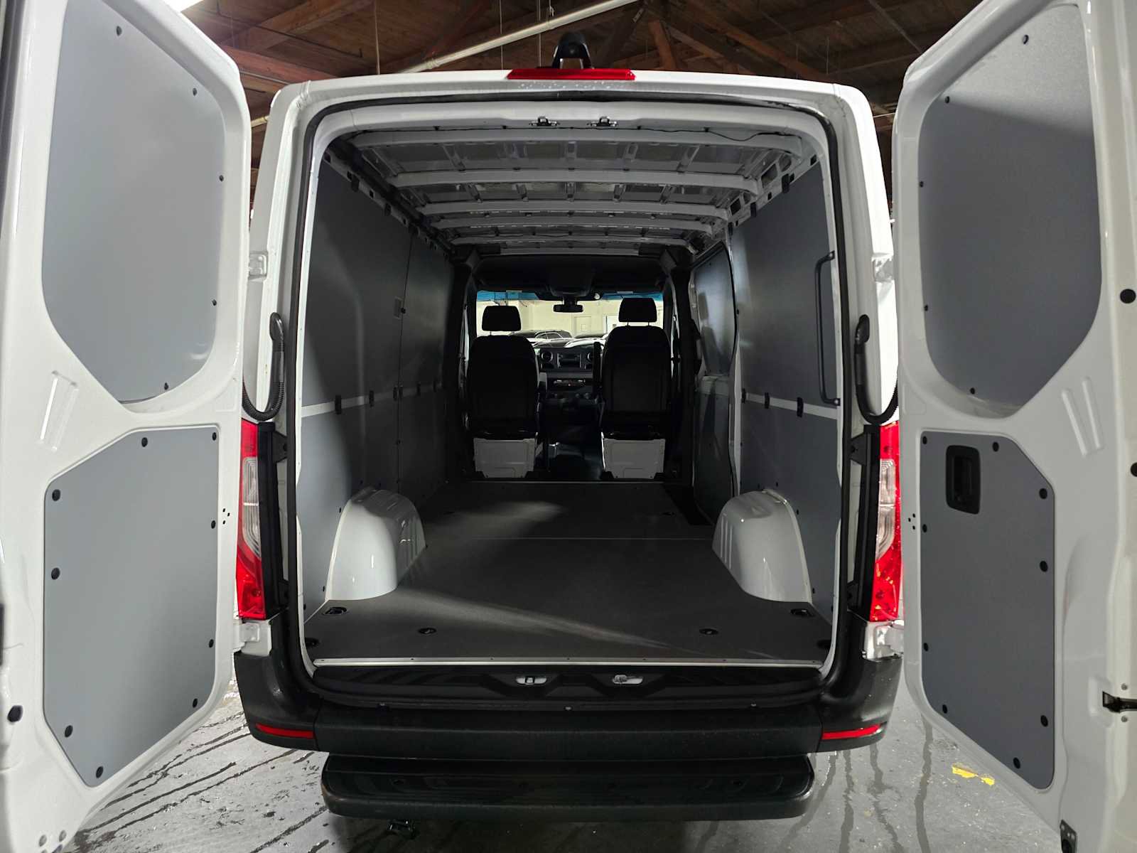 Used 2025 Mercedes-Benz Sprinter 2500 image 17