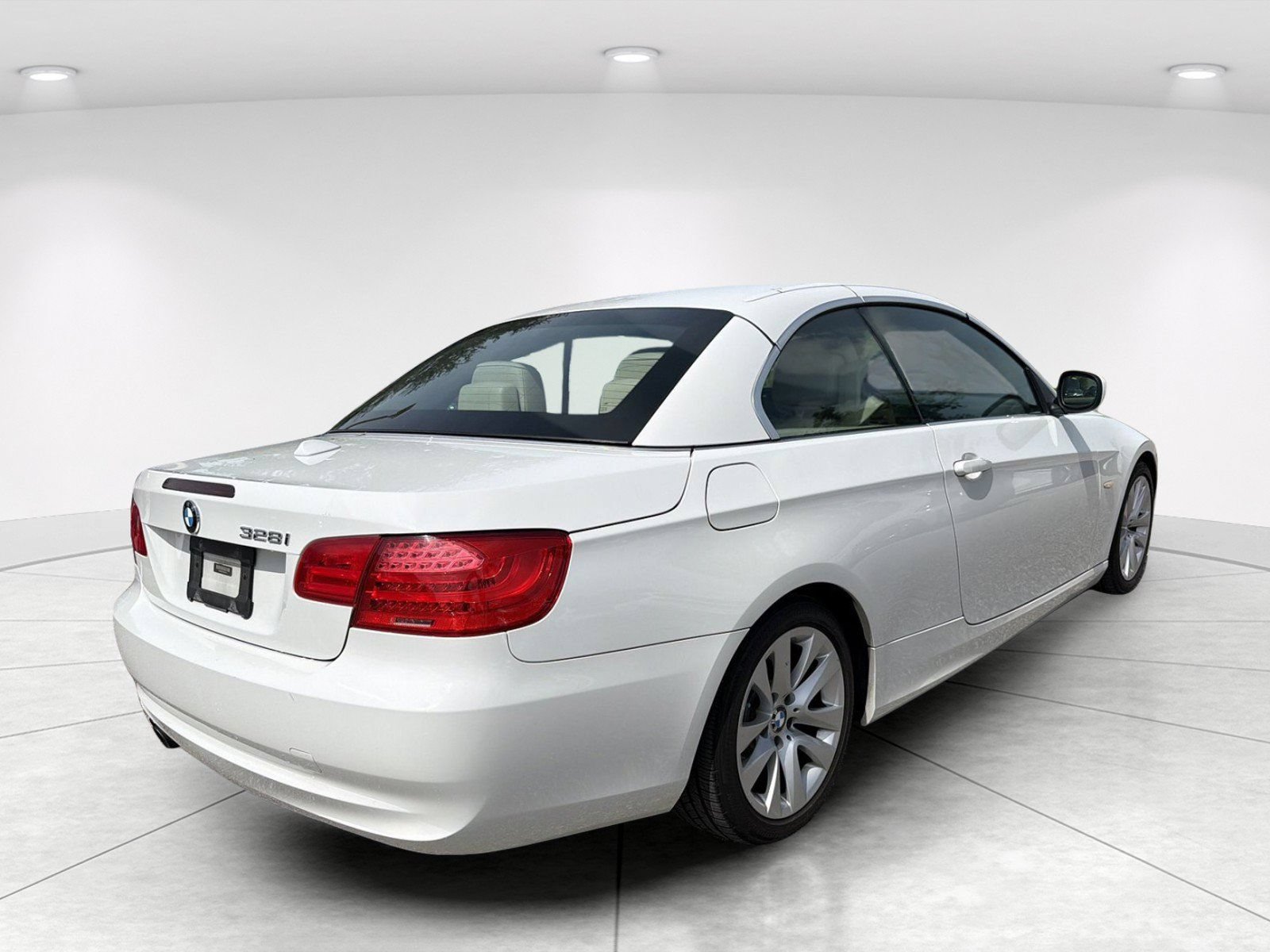 Used 2013 BMW 328i Convertible RWD image 4