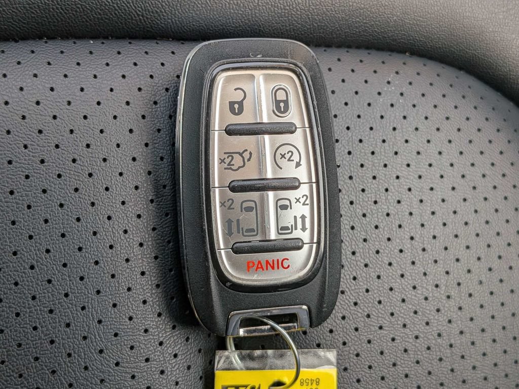 Used 2024 Chrysler Pacifica Touring-L FWD image 30
