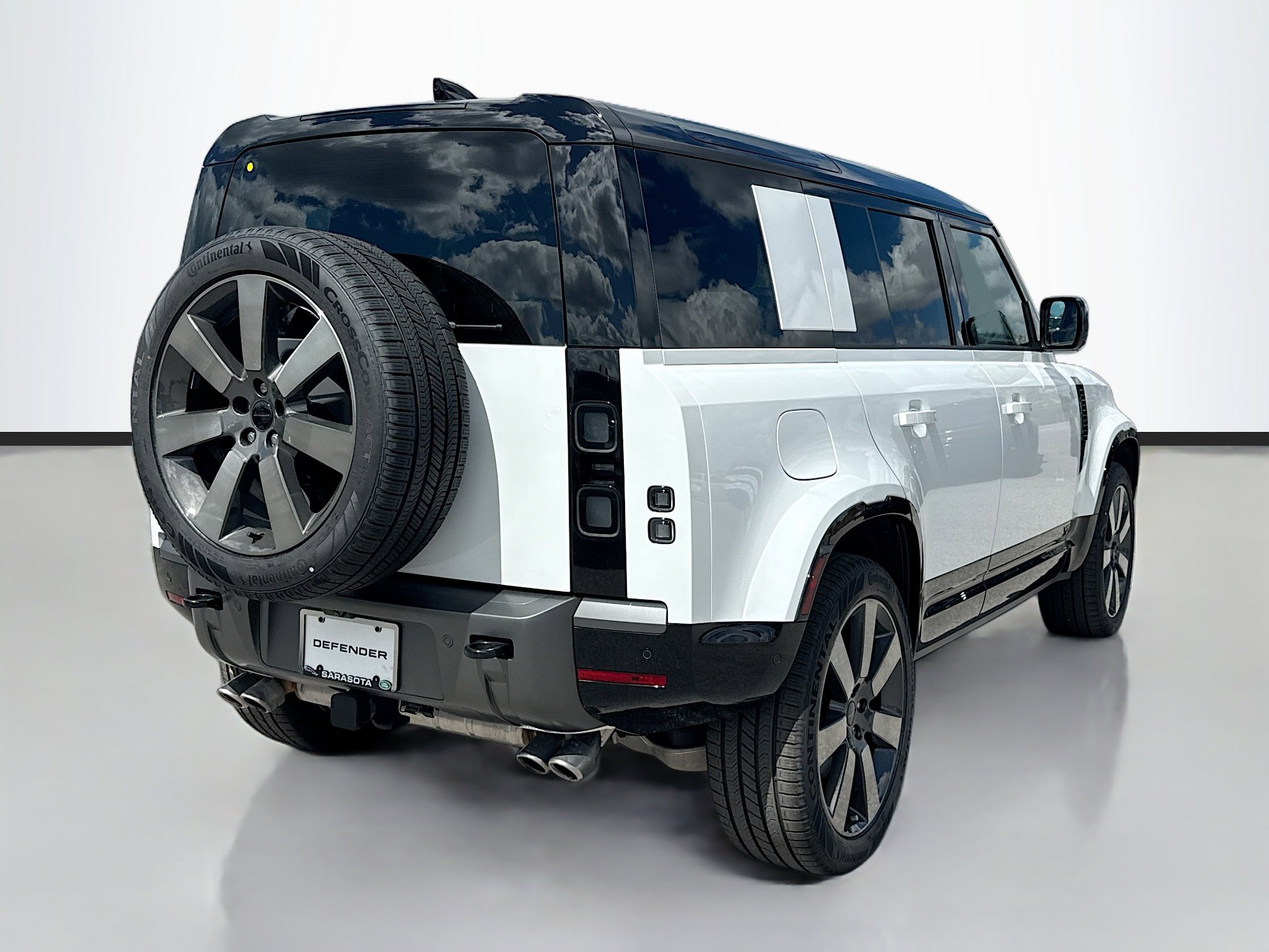 New 2026 Land Rover Defender 110 V8 AWD/4WD image 5