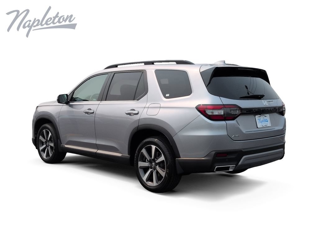 Used 2024 Honda Pilot Touring image 3