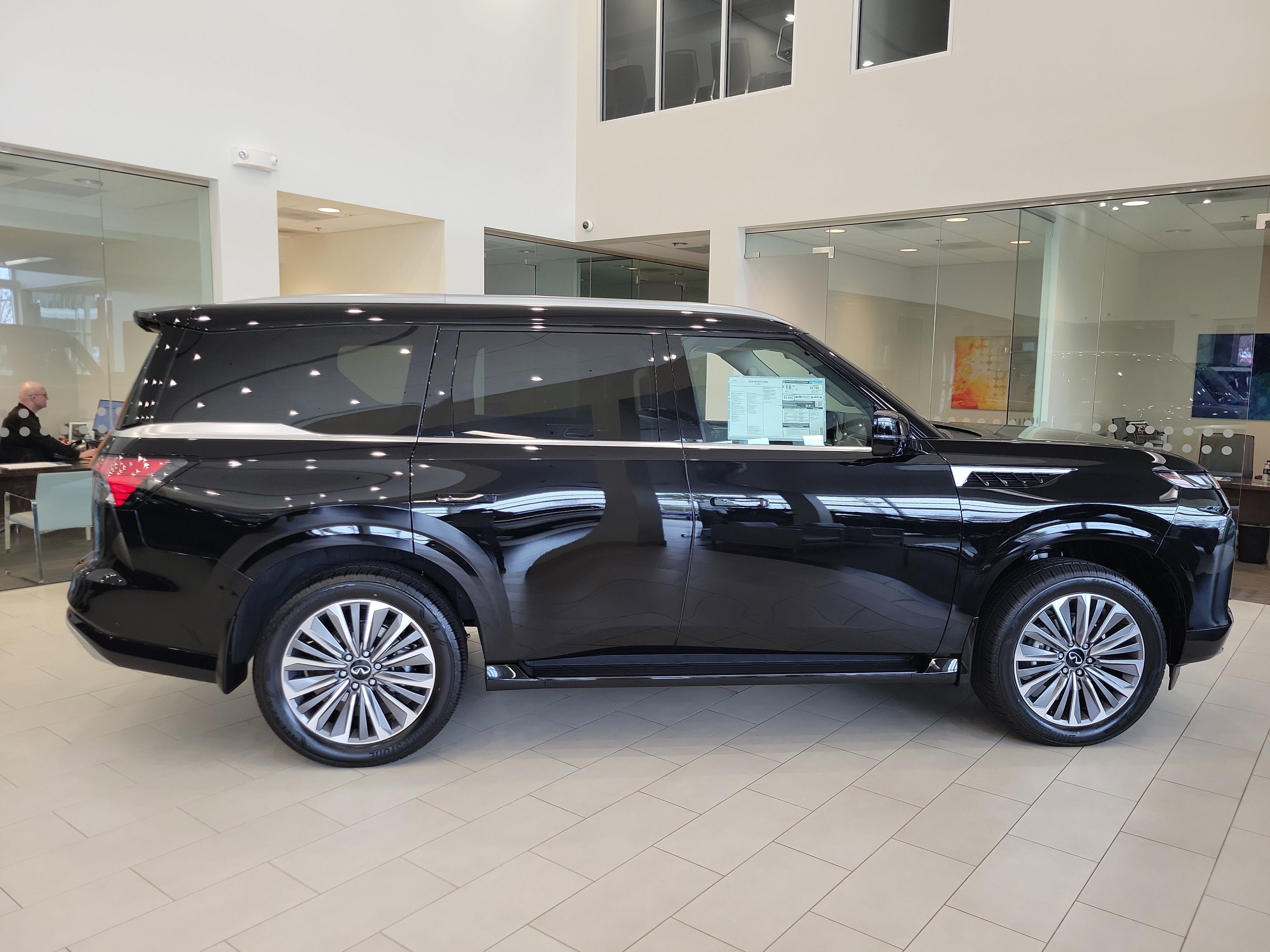New 2026 INFINITI QX80 Luxe image 3