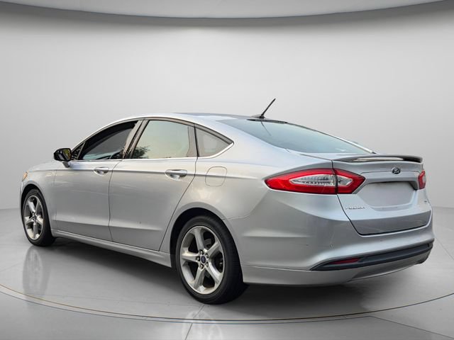 Used 2016 Ford Fusion SE FWD image 6