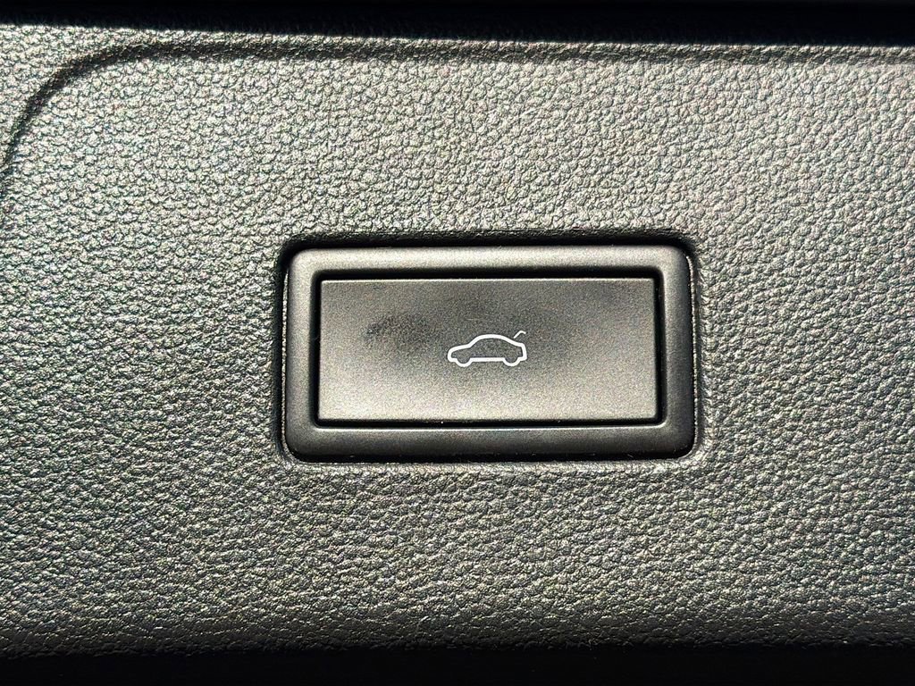 Used 2022 Volkswagen Atlas SEL AWD/4WD image 16
