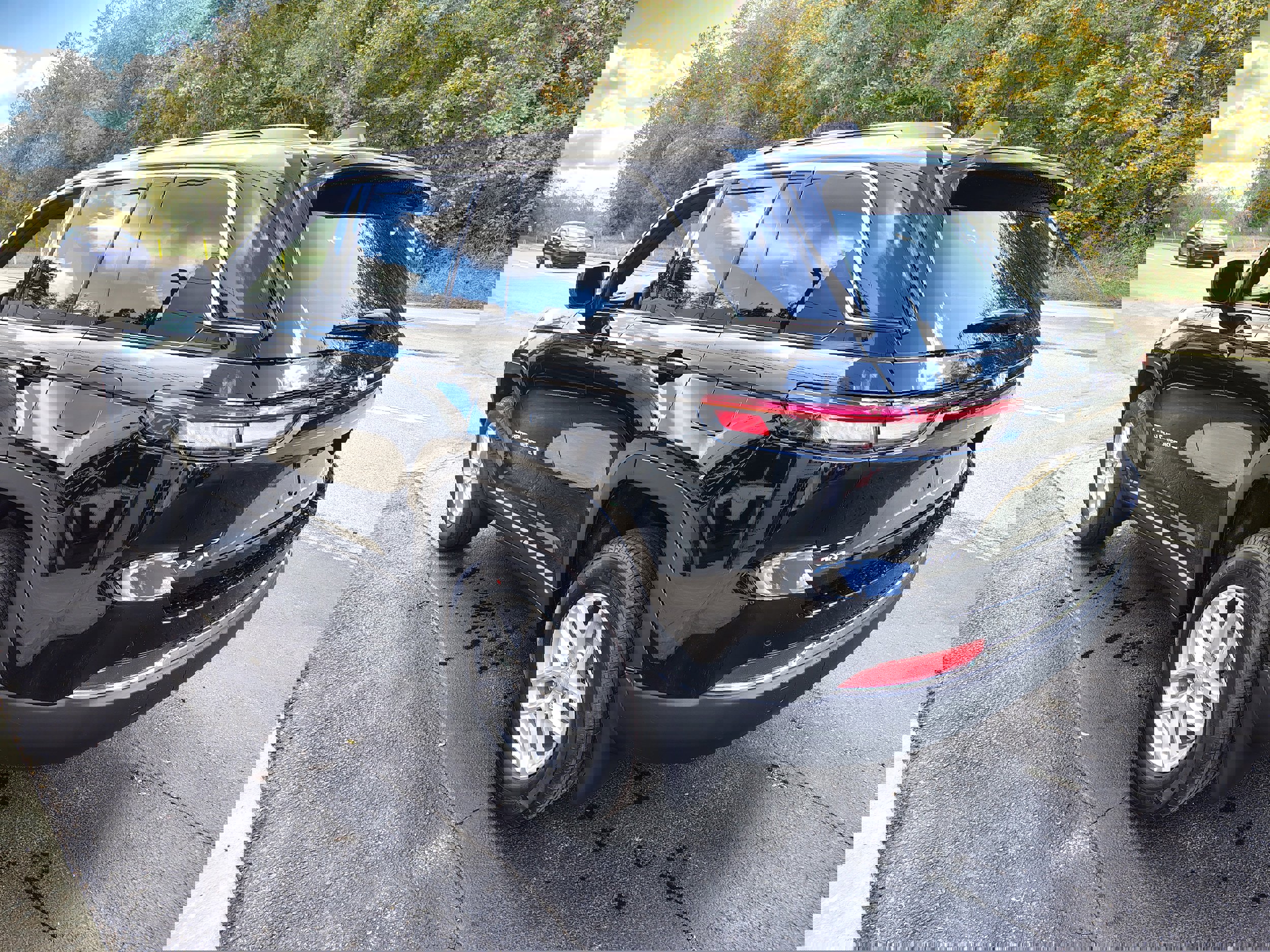 New 2025 Jeep Grand Cherokee Laredo X w/ Luxury Tech Group I image 7