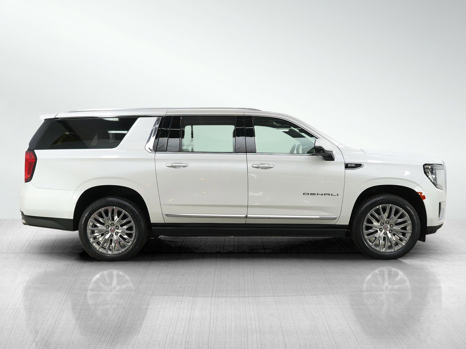 Used 2024 GMC Yukon XL Denali w/ LPO, Floor Liner Package AWD/4WD image 6