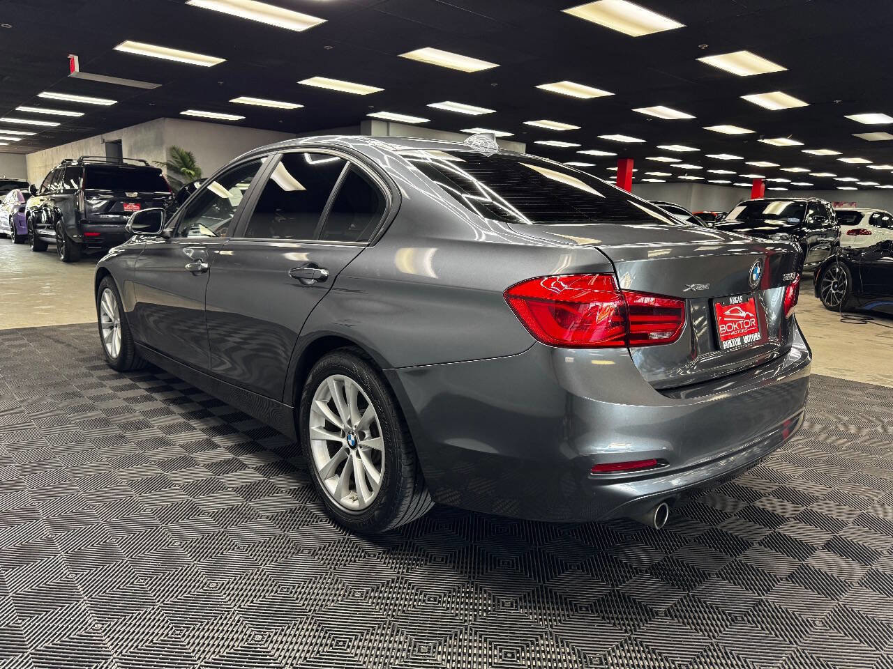 Used 2018 BMW 320i xDrive Sedan image 9