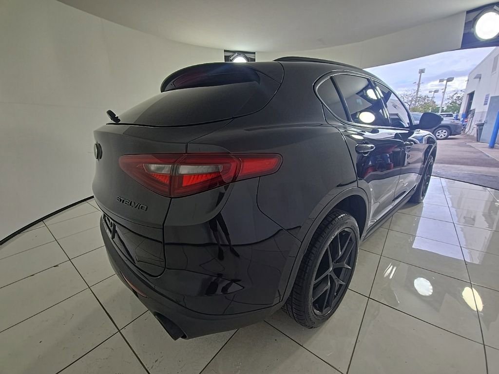 Used 2020 Alfa Romeo Stelvio w/ Nero Edizione RWD image 5