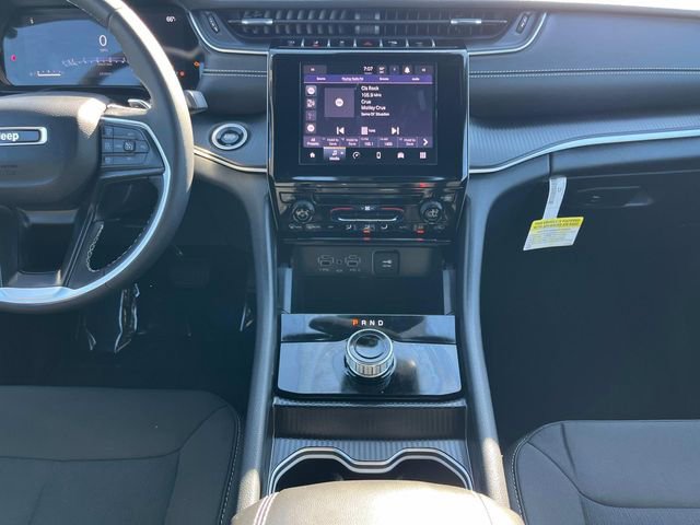 Used 2024 Jeep Grand Cherokee Laredo w/ MOPAR Finishing Package image 5