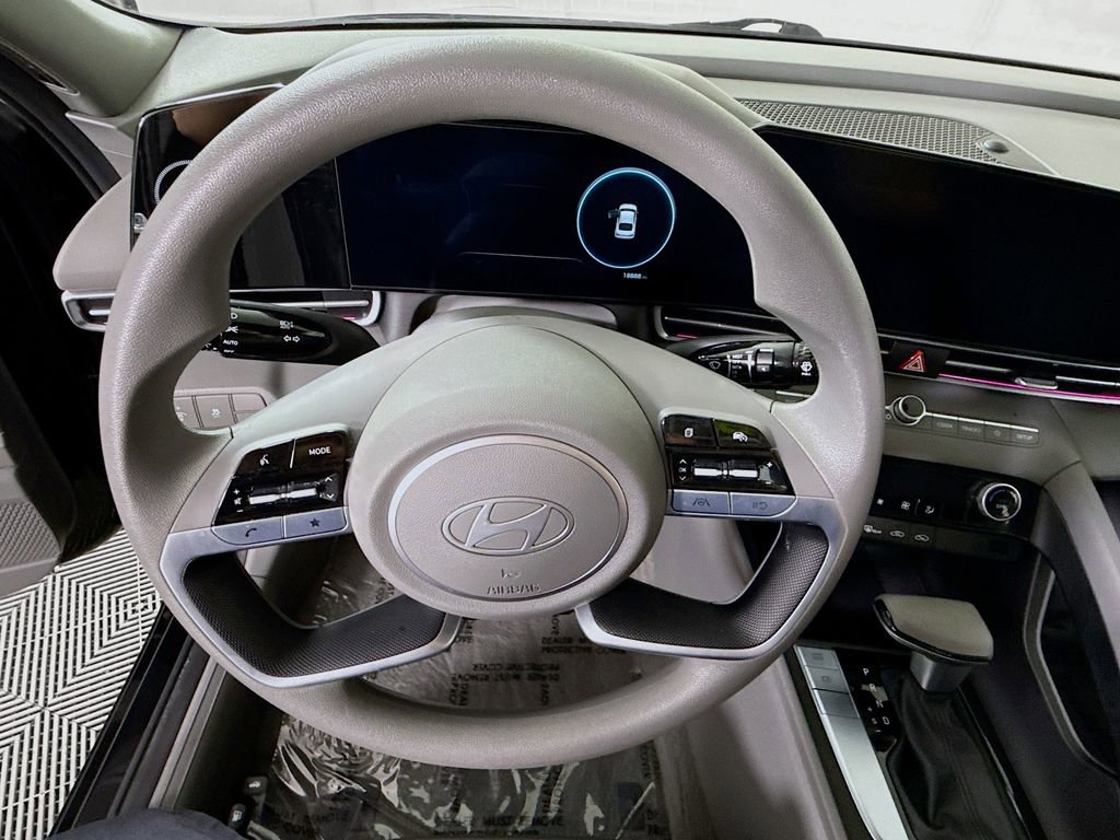 Used 2024 Hyundai Elantra SEL FWD image 19