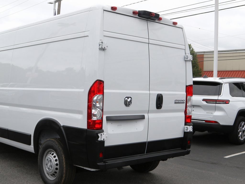 New 2024 RAM ProMaster 2500 w/ Premium Convenience Group FWD image 26