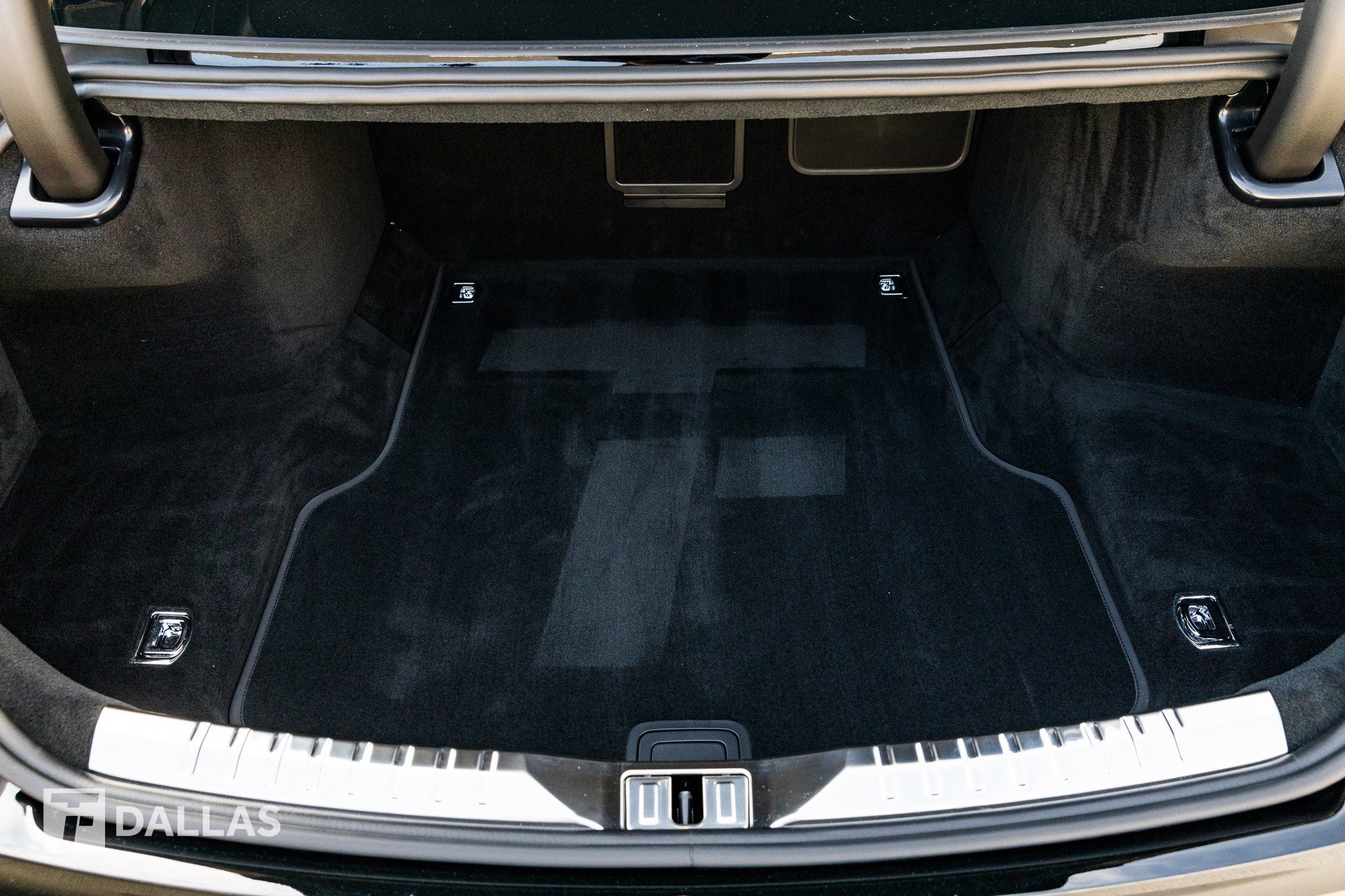 Used 2024 Bentley Flying Spur V8 image 34