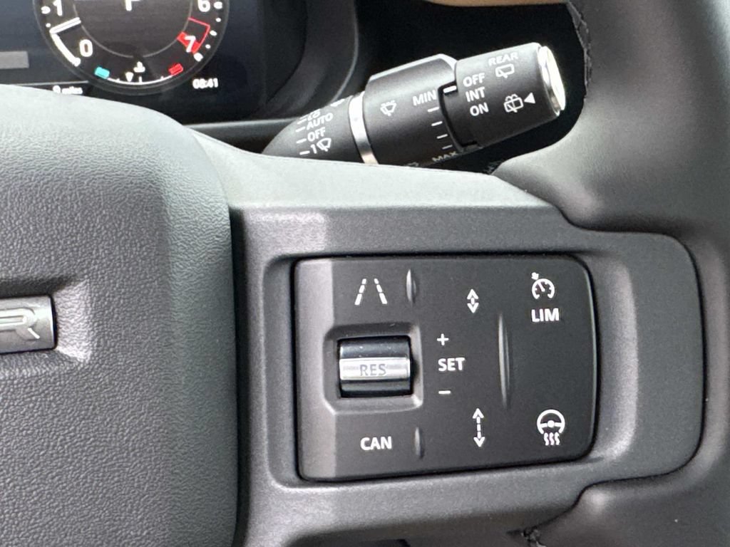 New 2026 Land Rover Defender 110 X-Dynamic SE AWD/4WD image 29