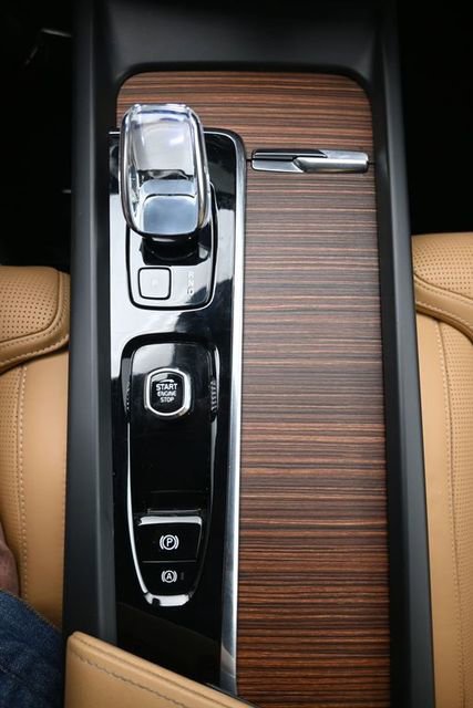 Used 2023 Volvo XC60 B6 Ultimate w/ Climate Package image 10