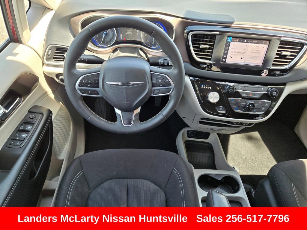 Used 2023 Chrysler Voyager LX FWD image 16