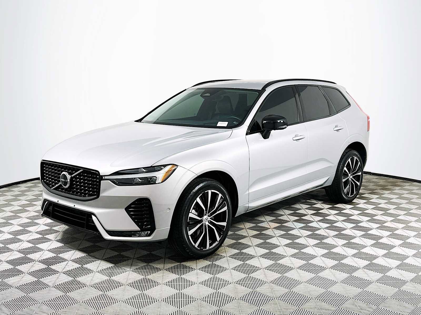 Used 2023 Volvo XC60 B5 Ultimate AWD/4WD image 3