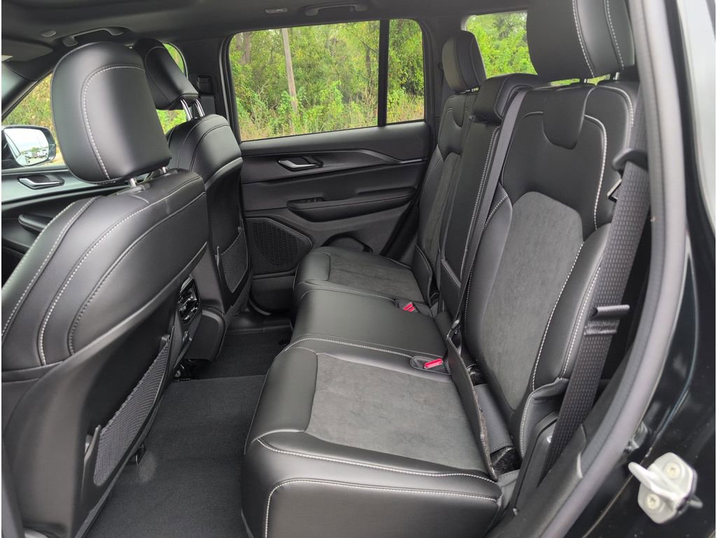 New 2025 Jeep Grand Cherokee Altitude image 29