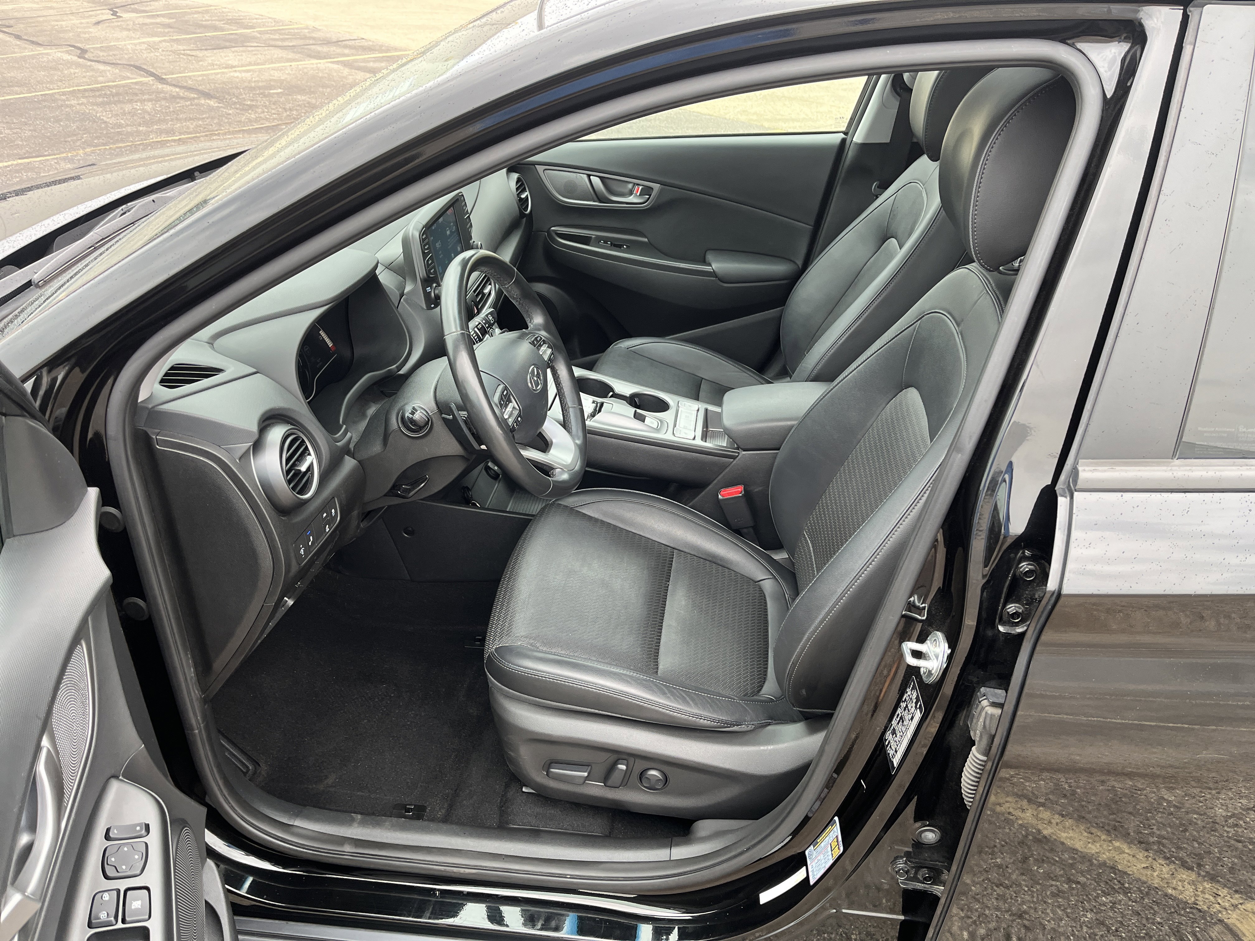 Used 2021 Hyundai Kona Limited FWD image 9