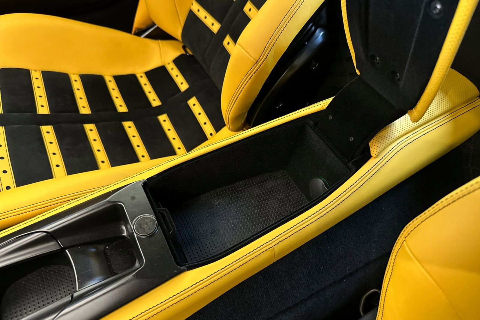 Used 2020 Ferrari 812 Superfast image 25