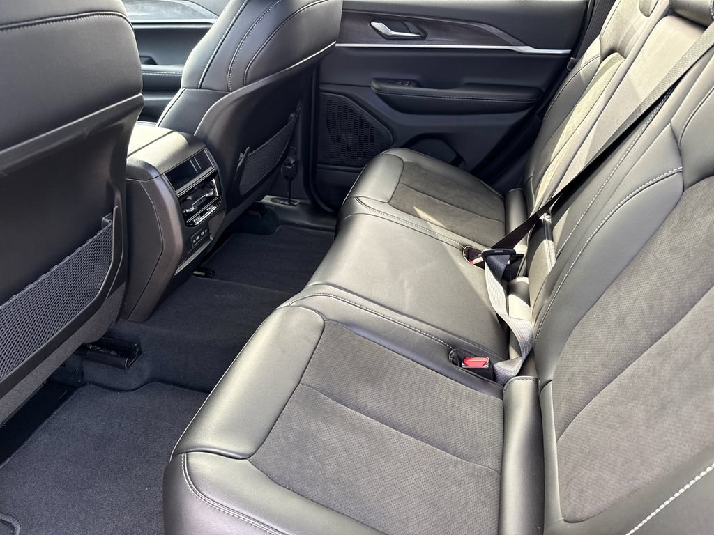 New 2026 Jeep Grand Cherokee Altitude AWD/4WD image 17